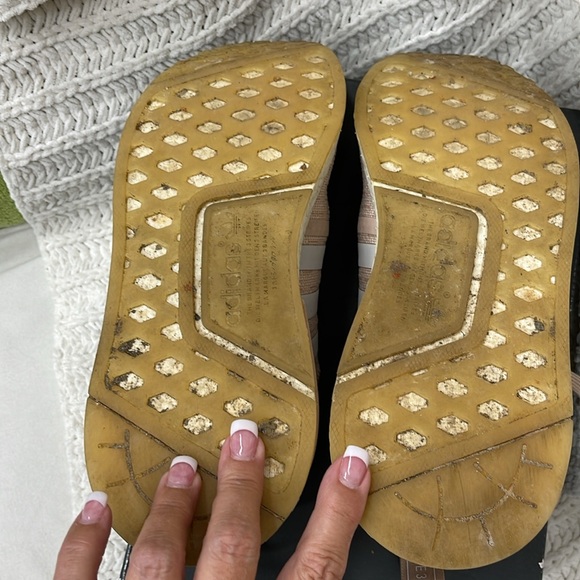 Ladies PINK ADIDAS NMD R1 W size 9 - Picture 6 of 6